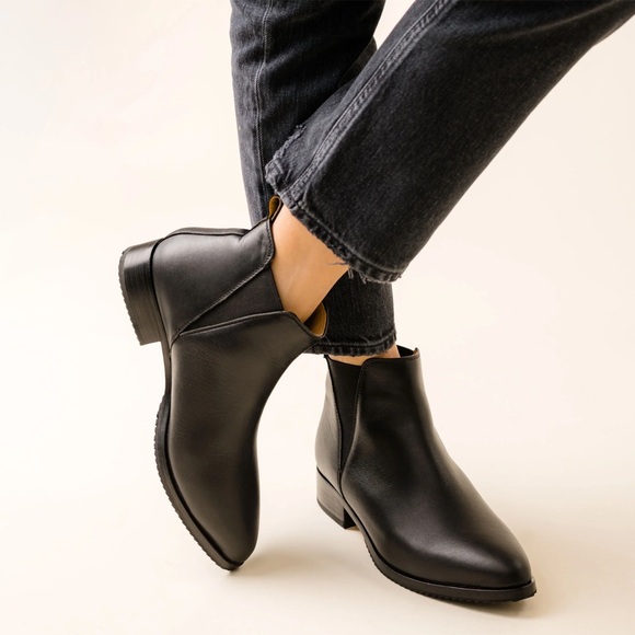 Nisolo Shoes - Nisolo Black Leather Chelsea Booties